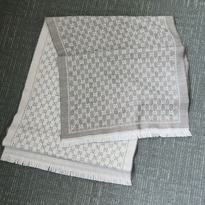 Gucci Gray and White Unisex Scarf